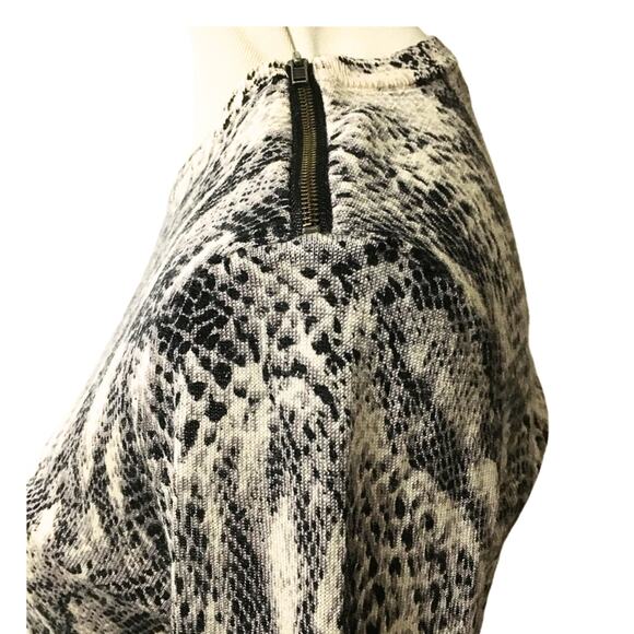 Equipment Animal Print Sweater w/ Zipper accent at neckline Sz. Small - Picture 5 of 6